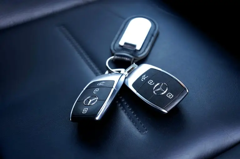 Llave con chip Mercedes-Benz — programación de llaves en Panamá